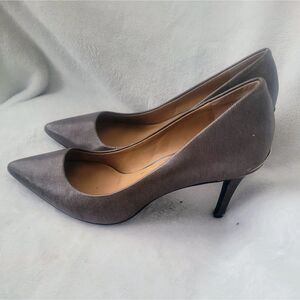 Women’s Calvin Klein Grey Pumps – Size 6
